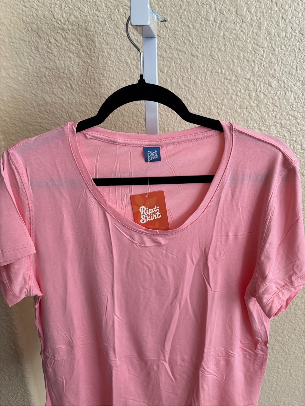 Rip Skirt Hawaii Everyday Short Sleeve T-Shirt Peony Size L NWT - Picture 3 of 9